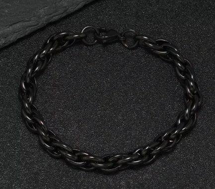 The Vanguard – Cuban Rope Chain Bracelet-A bold twist on the Cuban classic—7mm rope-style links offer texture and presence without bulk. Low-gloss finish commands attention. Shop now.